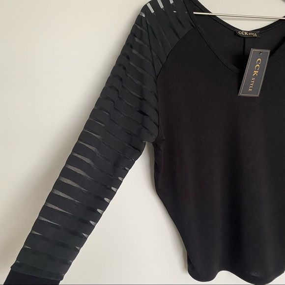 NWT Women’s Black Sheer-Stripe Sleeve V-Neck Top - Picture 4 of 7